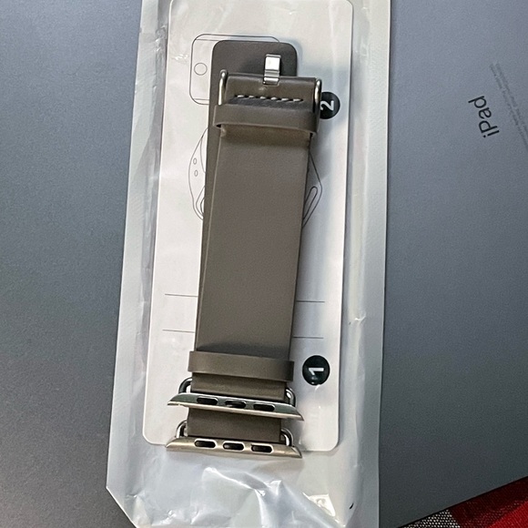 Brand new leather Apple Watch band - Picture 6 of 10